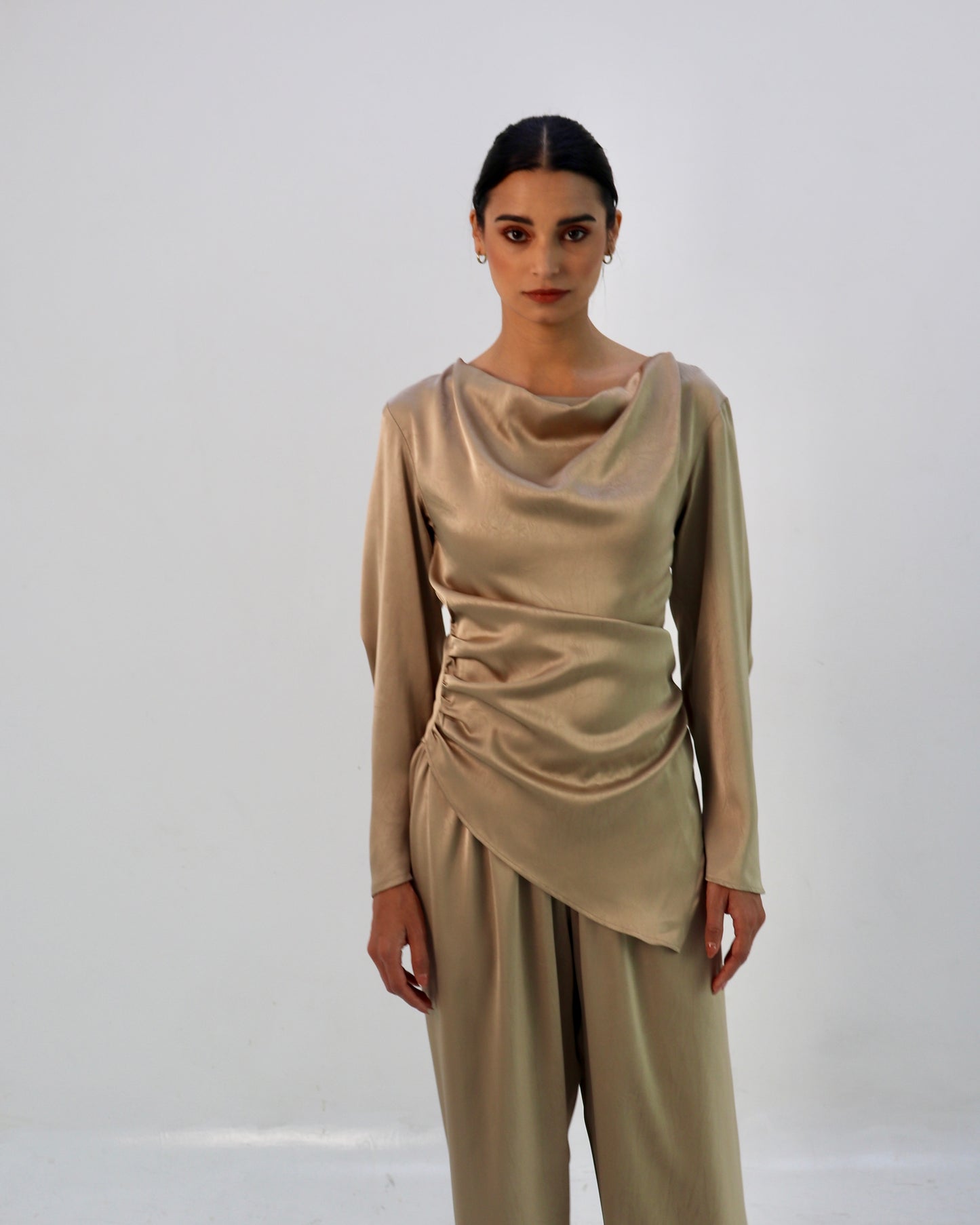 Asymmetric set
