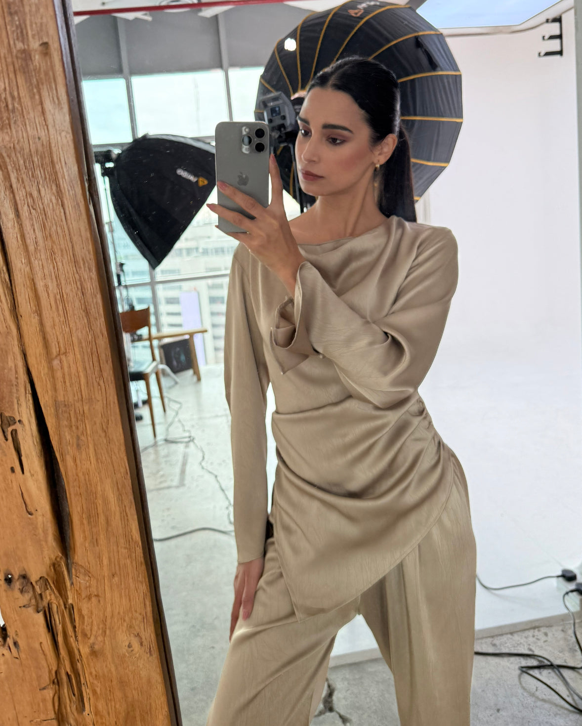 Asymmetric set