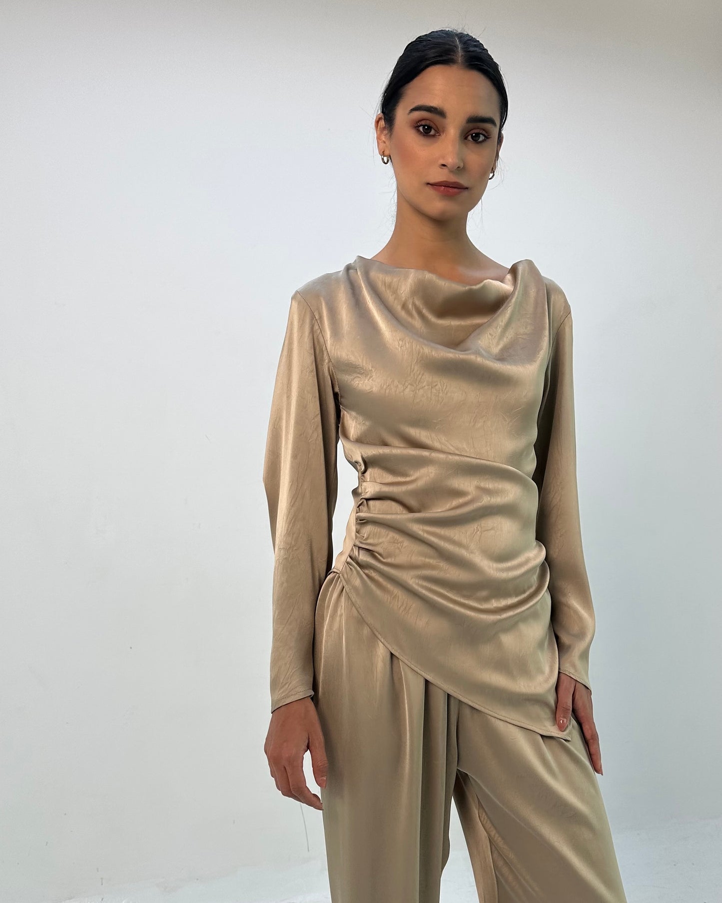 Asymmetric set